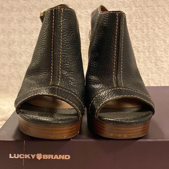 LUCKY BRAND - LIKE NEW 9.5 - Picture 2 of 15